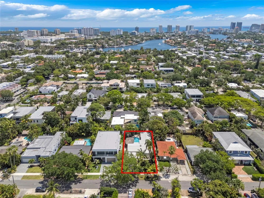 720 NE 17th Ter Fort Lauderdale, FL 33304