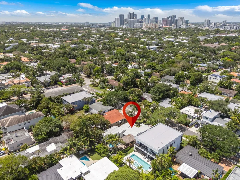 720 NE 17th Ter Fort Lauderdale, FL 33304