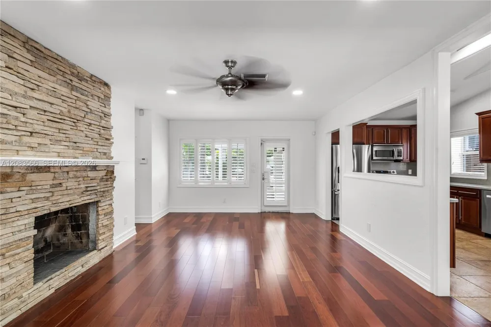 720 NE 17th Ter Fort Lauderdale, FL 33304