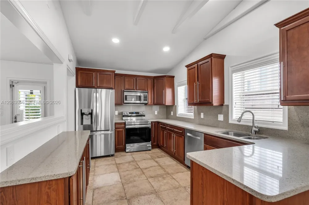 720 NE 17th Ter Fort Lauderdale, FL 33304