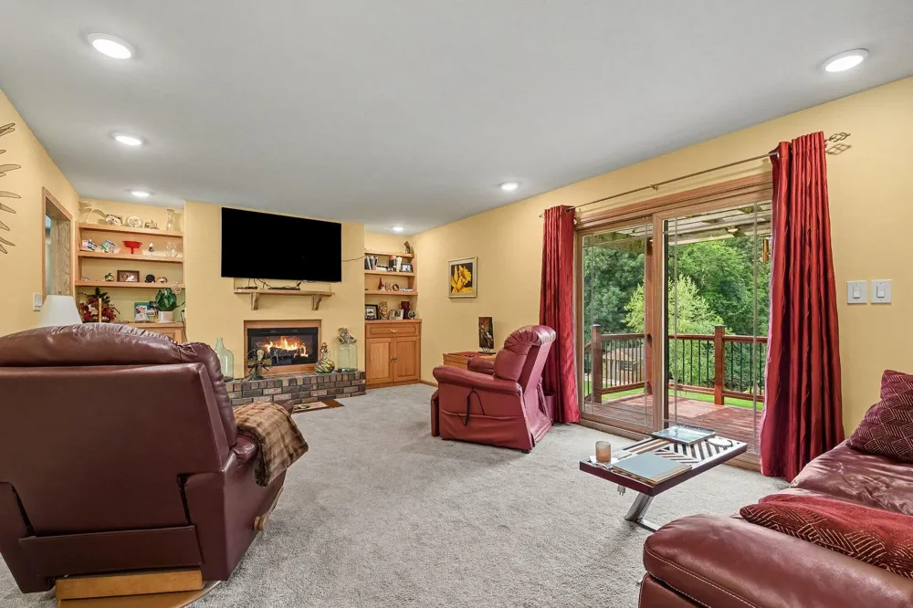 6933 Pine Edge Drive SE Caledonia Township, MI 49302