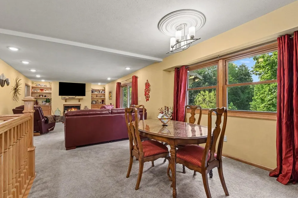 6933 Pine Edge Drive SE Caledonia Township, MI 49302