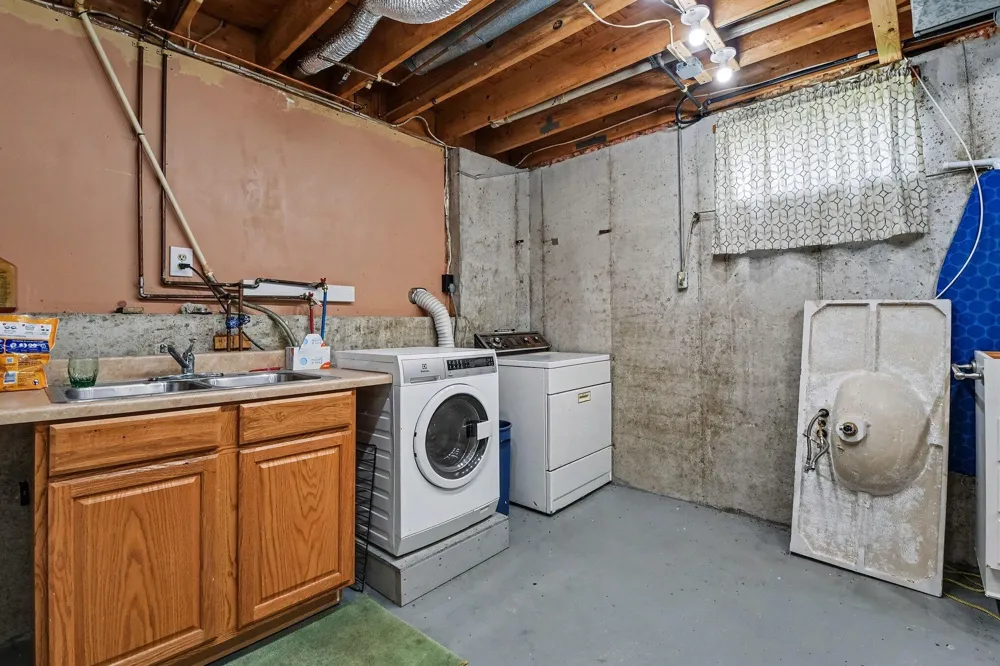 6933 Pine Edge Drive SE Caledonia Township, MI 49302