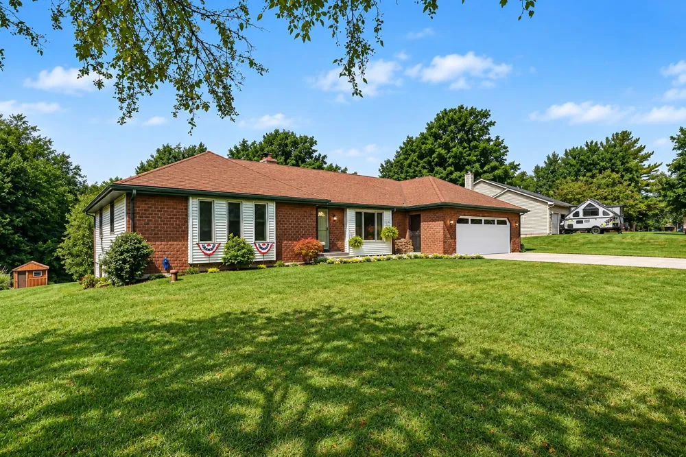 6933 Pine Edge Drive SE Caledonia Township, MI 49302