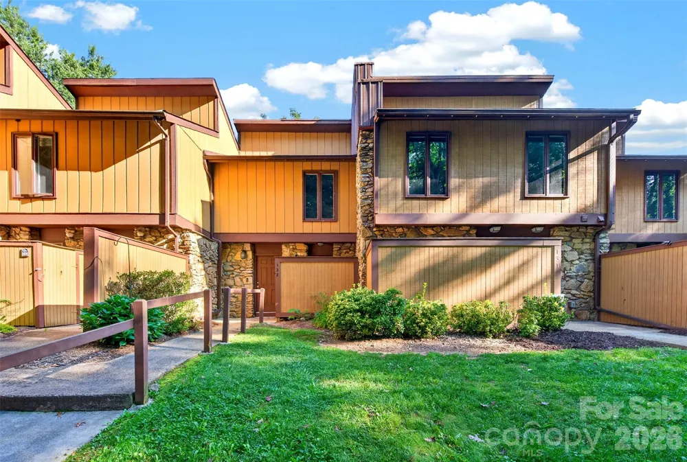 132 Colony Drive Arden, NC 28704