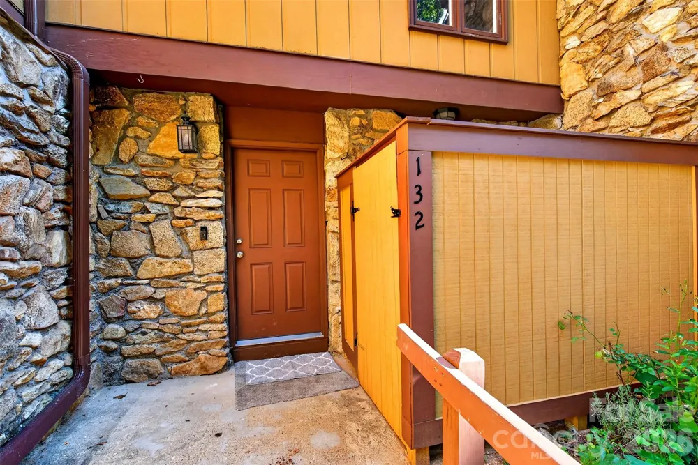 132 Colony Drive Arden, NC 28704