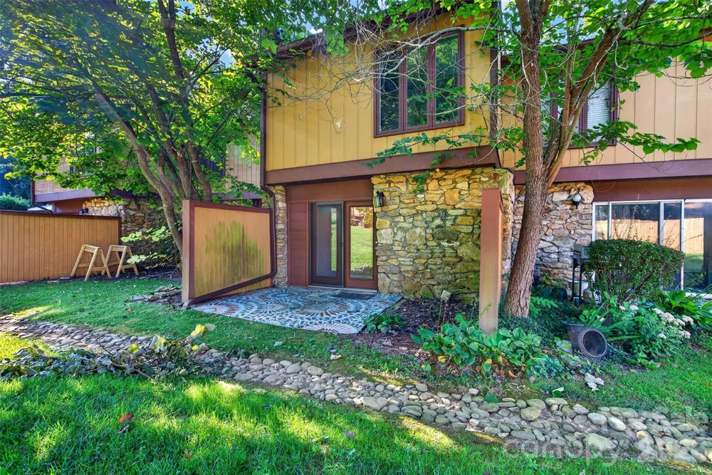 132 Colony Drive Arden, NC 28704