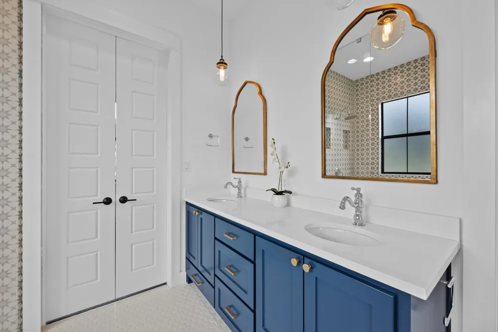 215 SANDY CREEK Cove Driftwood, TX 78619