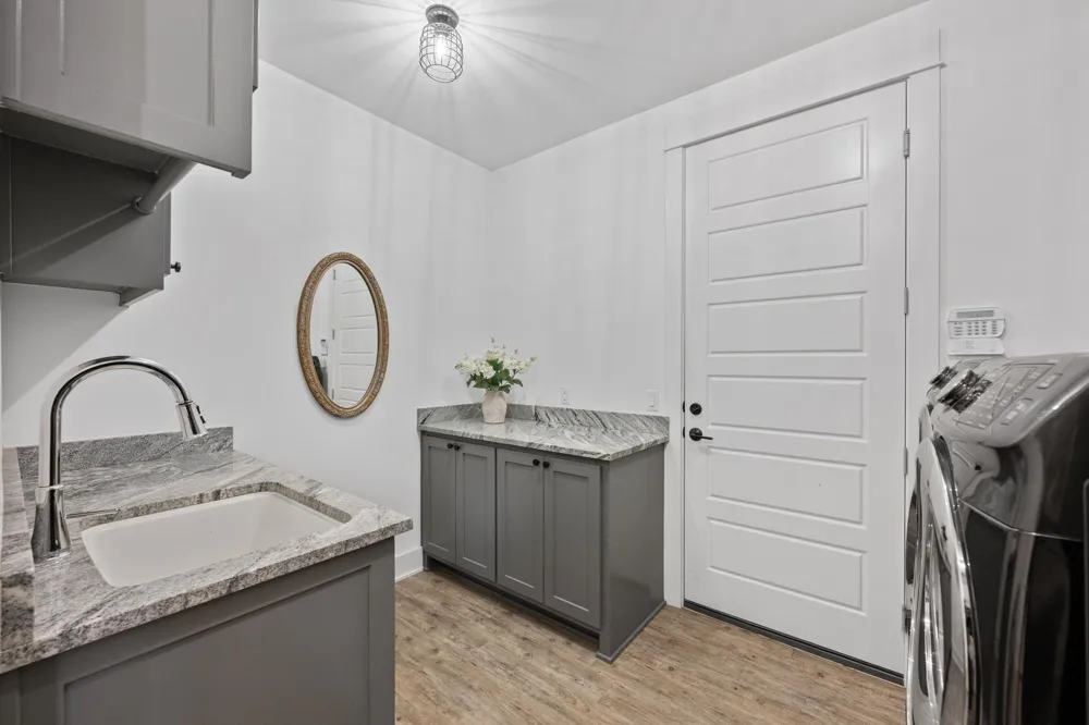 215 SANDY CREEK Cove Driftwood, TX 78619