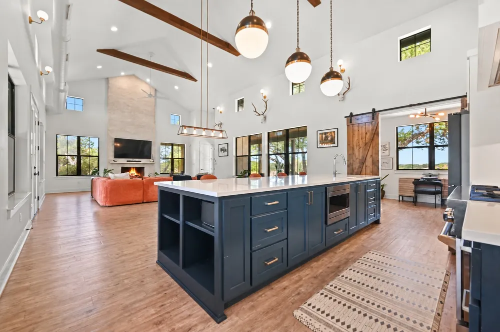 215 SANDY CREEK Cove Driftwood, TX 78619