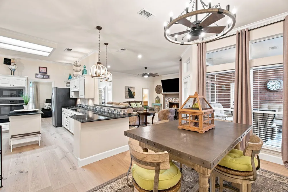 1613 Green Tree Drive Hurst, TX 76054