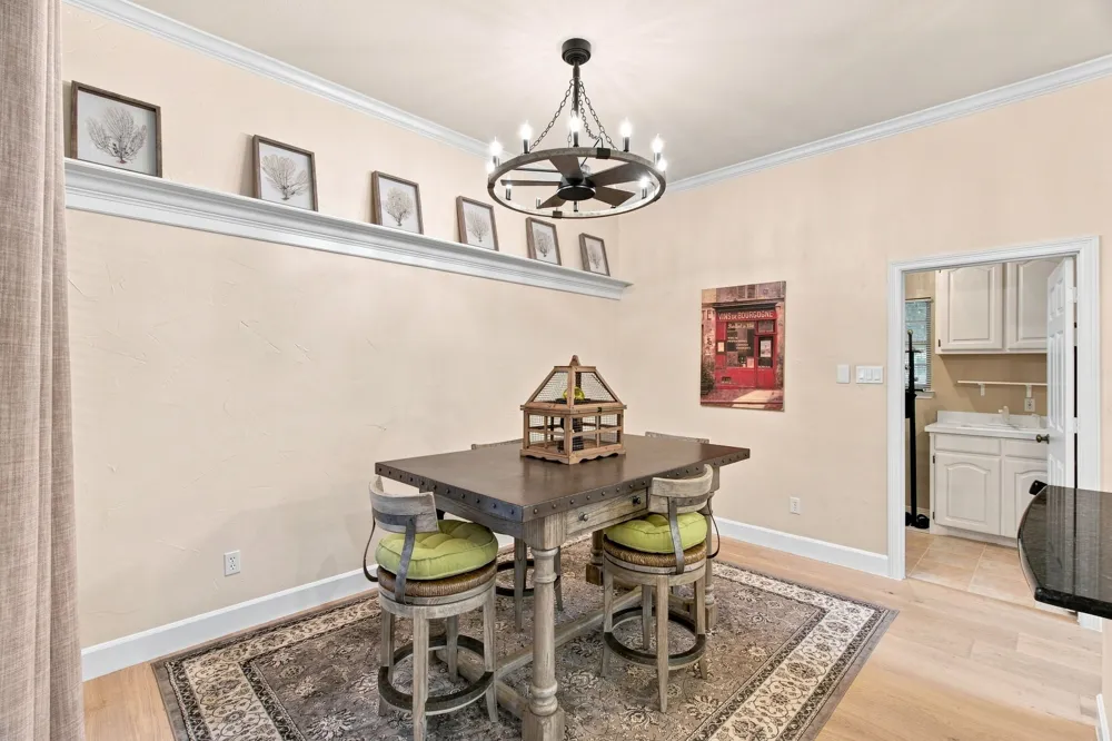 1613 Green Tree Drive Hurst, TX 76054