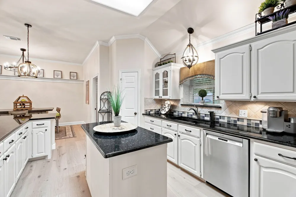 1613 Green Tree Drive Hurst, TX 76054