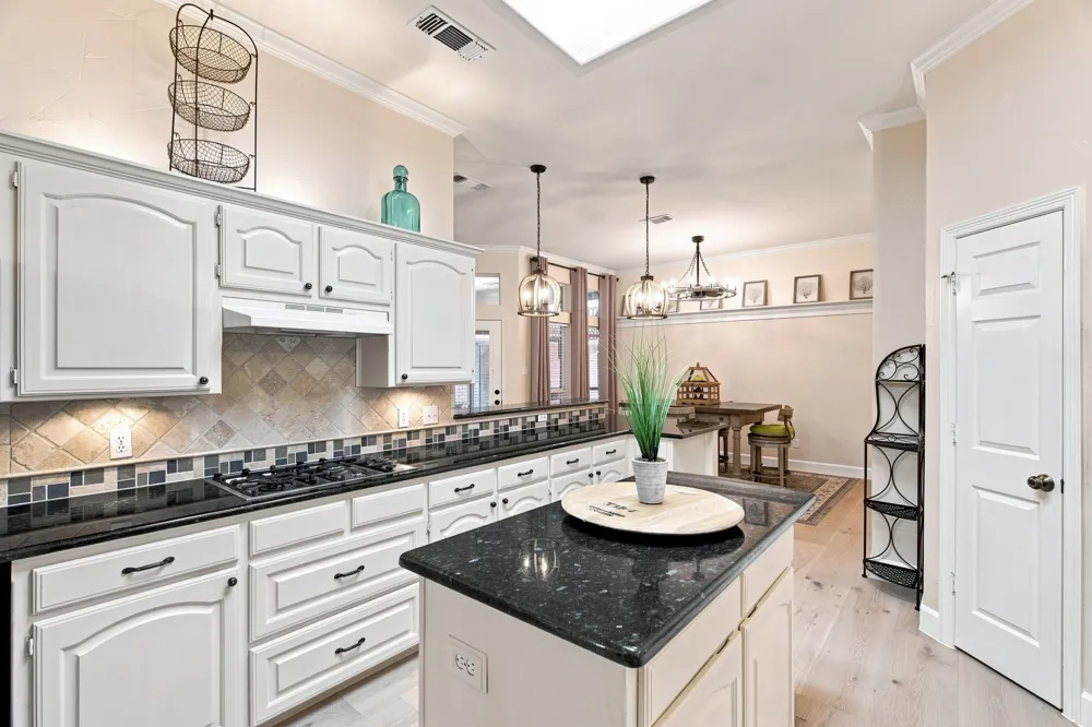 1613 Green Tree Drive Hurst, TX 76054