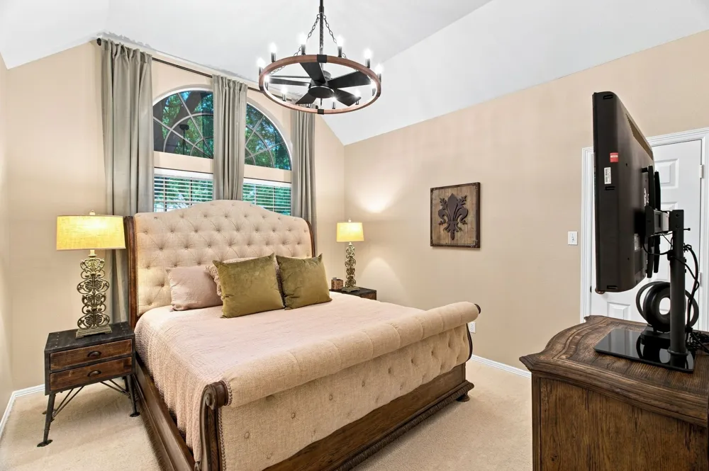 1613 Green Tree Drive Hurst, TX 76054
