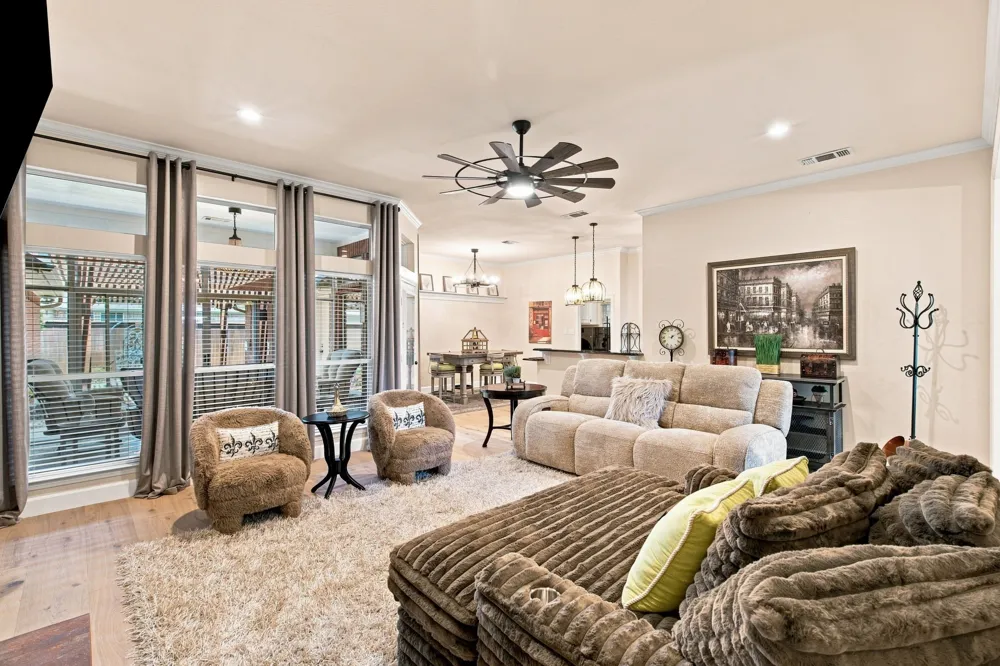 1613 Green Tree Drive Hurst, TX 76054