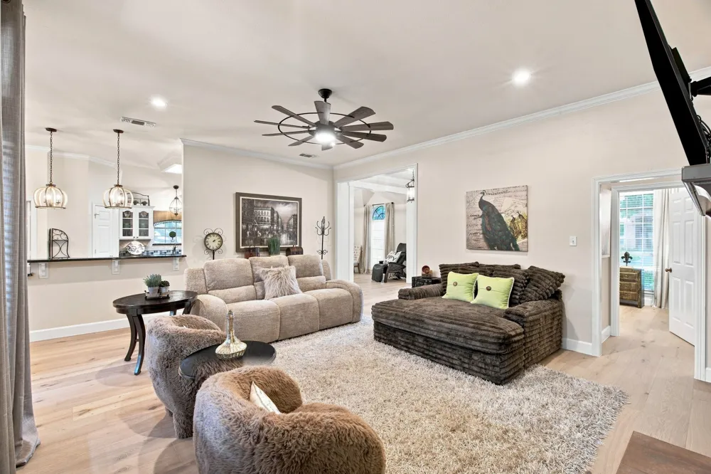 1613 Green Tree Drive Hurst, TX 76054