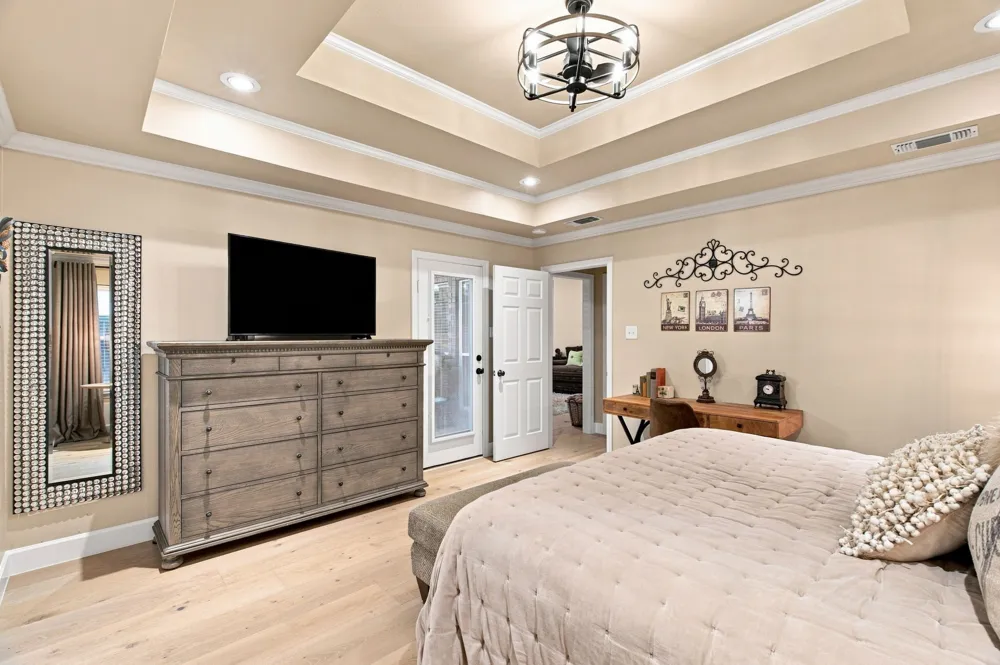 1613 Green Tree Drive Hurst, TX 76054