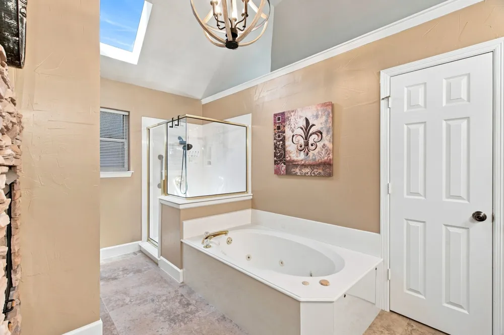 1613 Green Tree Drive Hurst, TX 76054