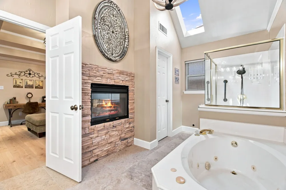 1613 Green Tree Drive Hurst, TX 76054