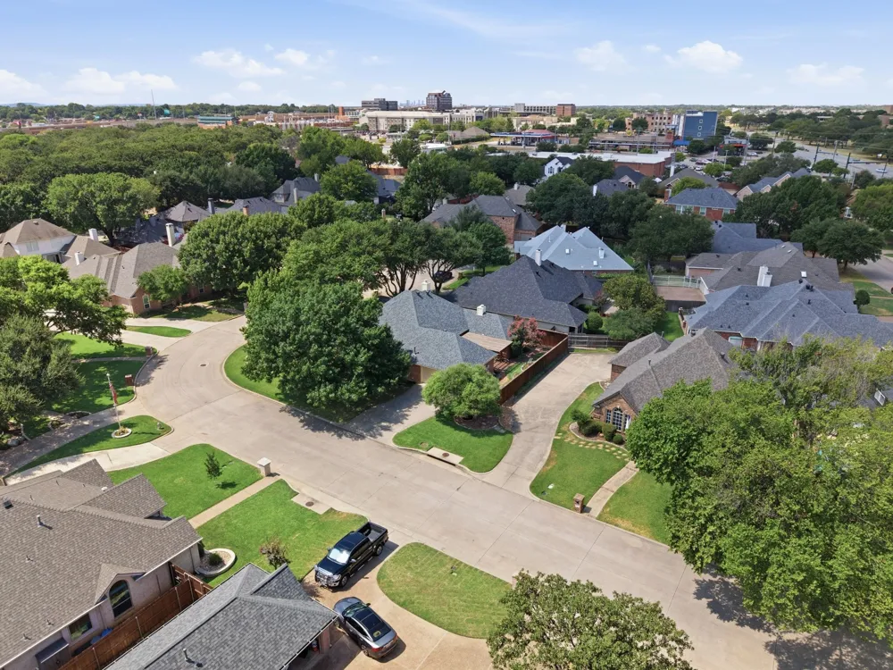 1613 Green Tree Drive Hurst, TX 76054