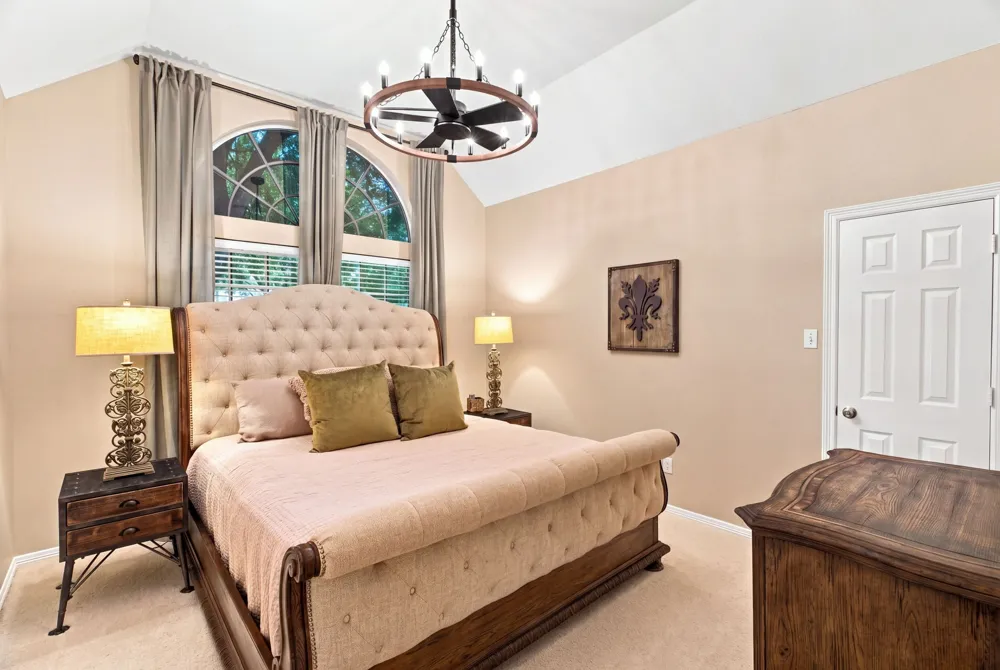 1613 Green Tree Drive Hurst, TX 76054