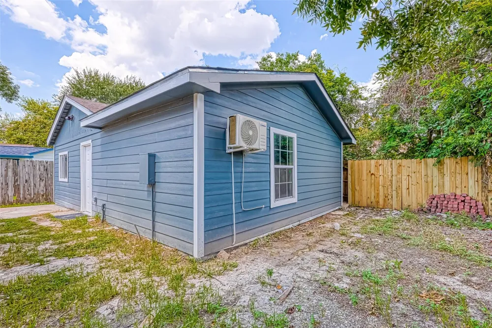6715 Victoria Street Houston, TX 77020