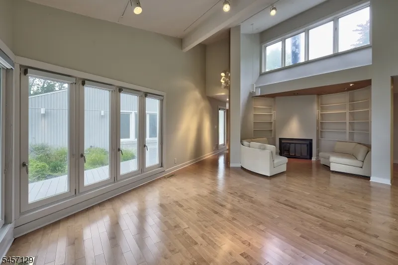 26 Gleneagles Dr Harding, NJ 07935