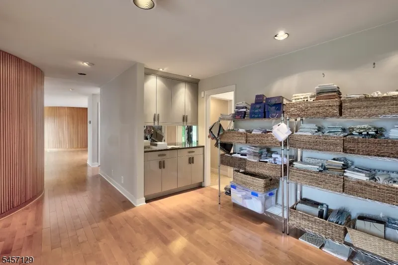 26 Gleneagles Dr Harding, NJ 07935