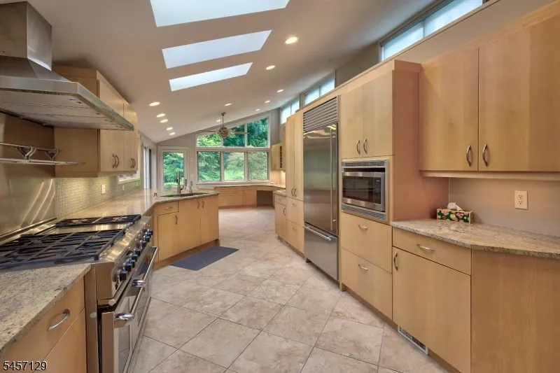 26 Gleneagles Dr Harding, NJ 07935