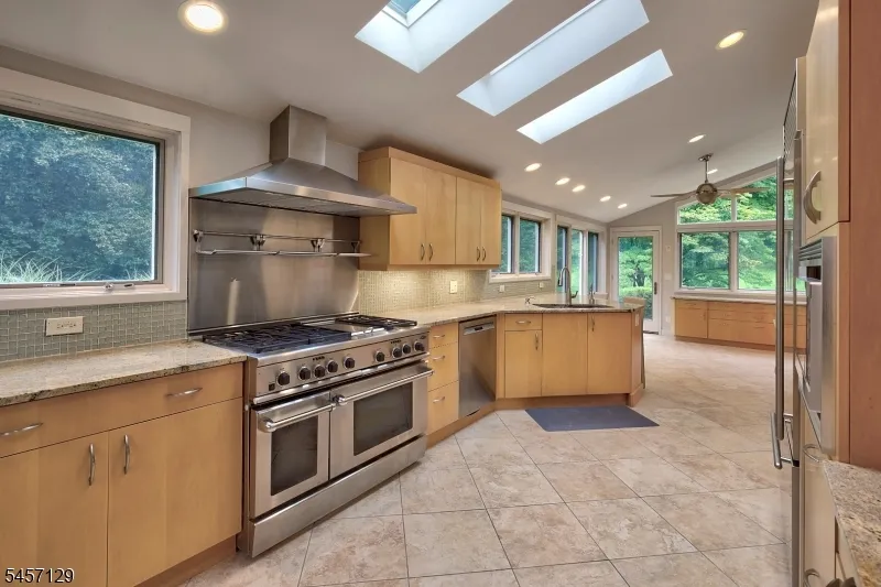 26 Gleneagles Dr Harding, NJ 07935