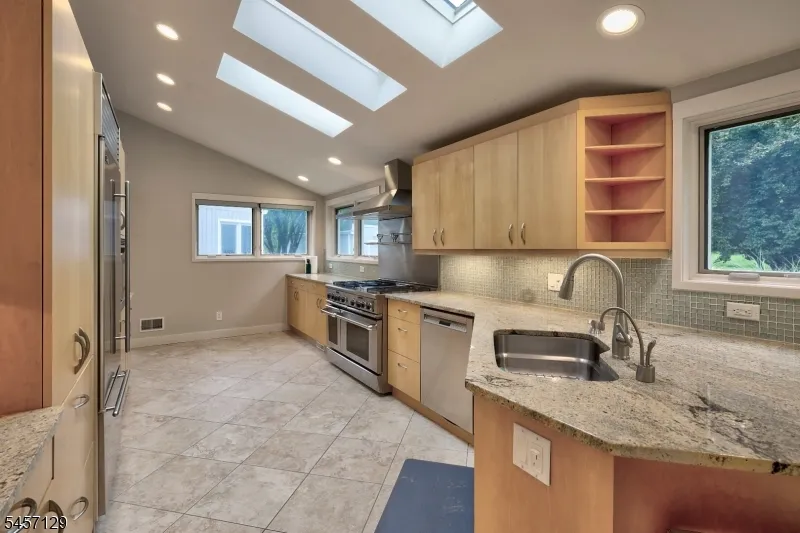 26 Gleneagles Dr Harding, NJ 07935