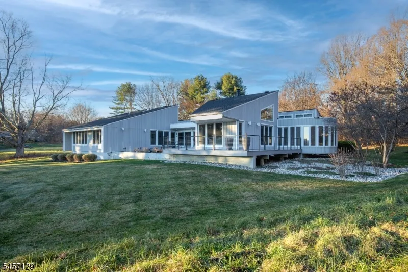 26 Gleneagles Dr Harding, NJ 07935