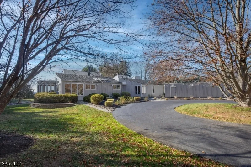 26 Gleneagles Dr Harding, NJ 07935