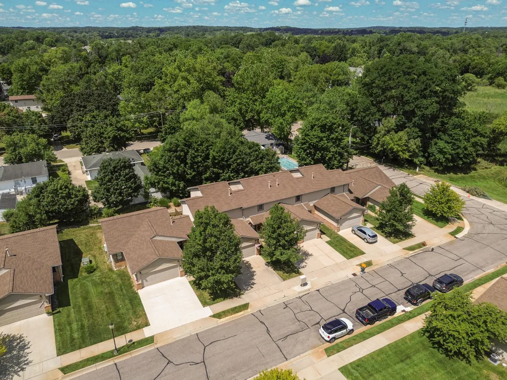 908 Moore Drive Chelsea, MI 48118