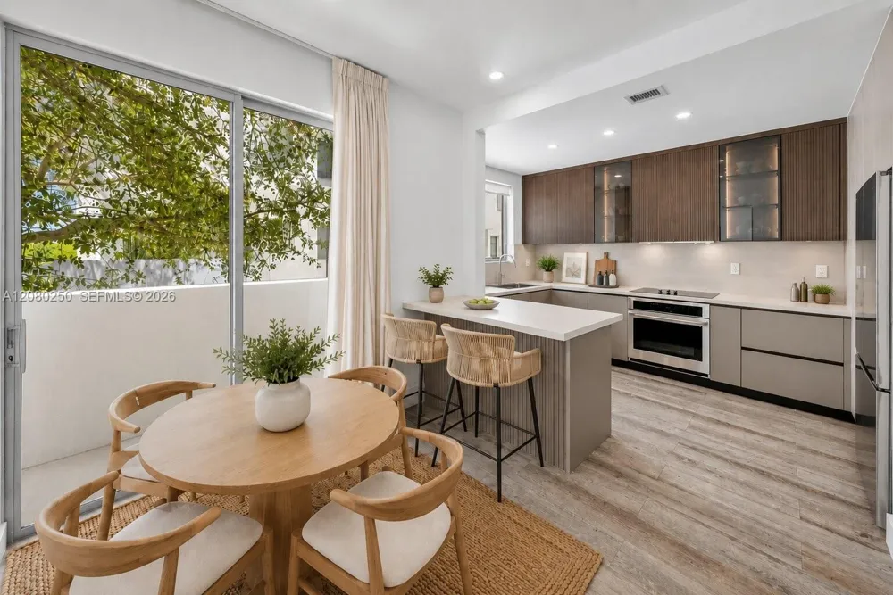 179 Shore Dr #179-6 Miami Beach, FL 33141