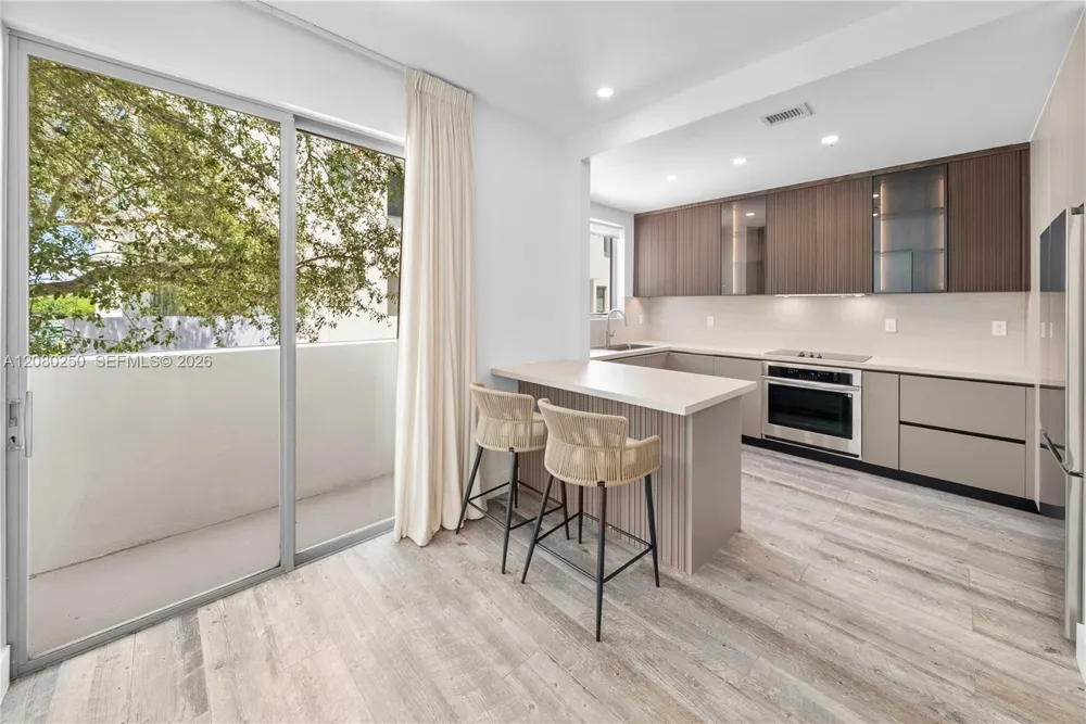 179 Shore Dr #179-6 Miami Beach, FL 33141