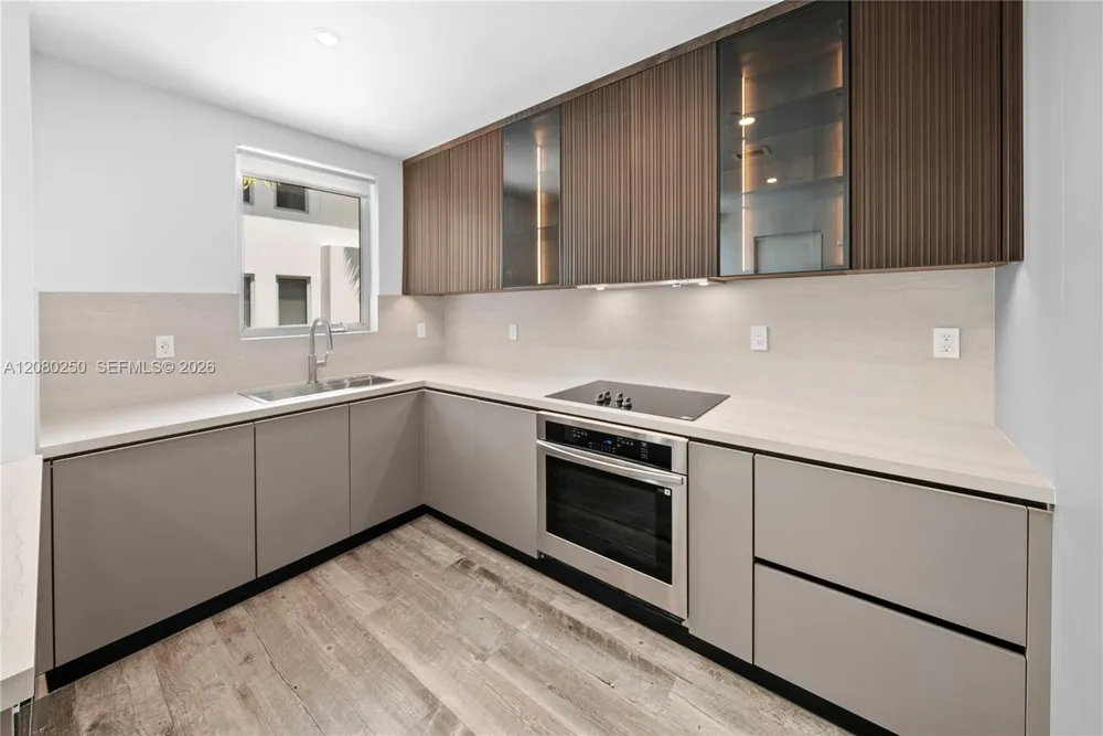 179 Shore Dr #179-6 Miami Beach, FL 33141