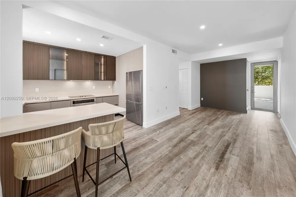 179 Shore Dr #179-6 Miami Beach, FL 33141