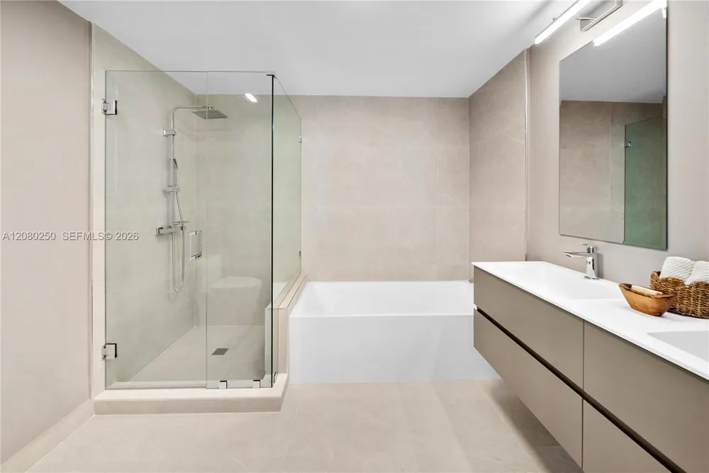179 Shore Dr #179-6 Miami Beach, FL 33141