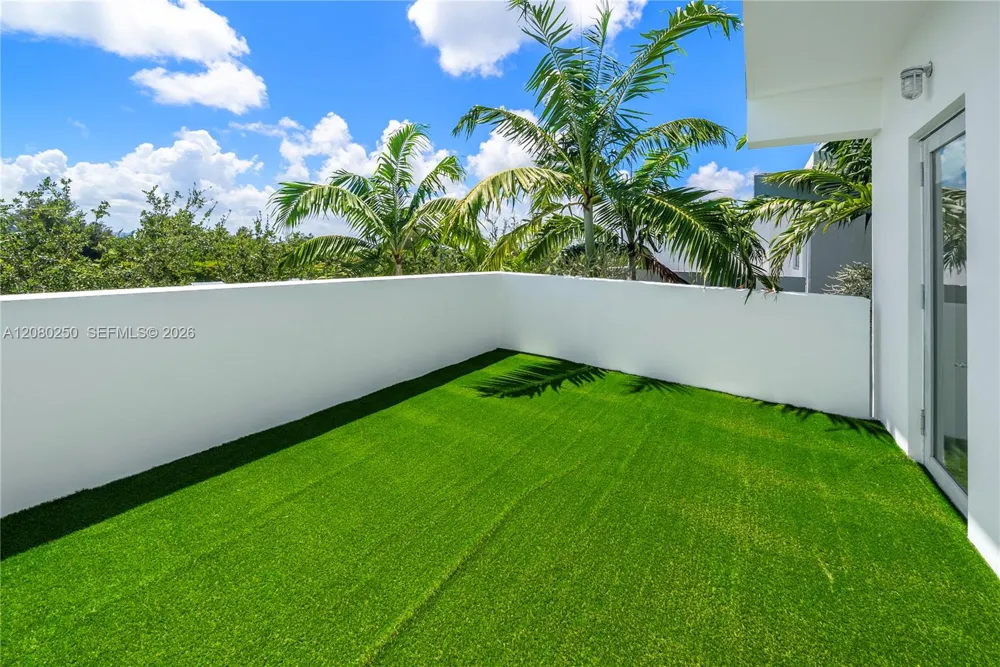 179 Shore Dr #179-6 Miami Beach, FL 33141