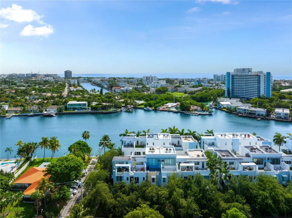179 Shore Dr #179-6 Miami Beach, FL 33141