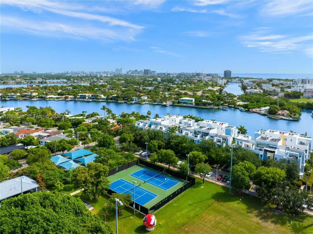 179 Shore Dr #179-6 Miami Beach, FL 33141