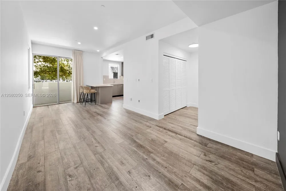 179 Shore Dr #179-6 Miami Beach, FL 33141