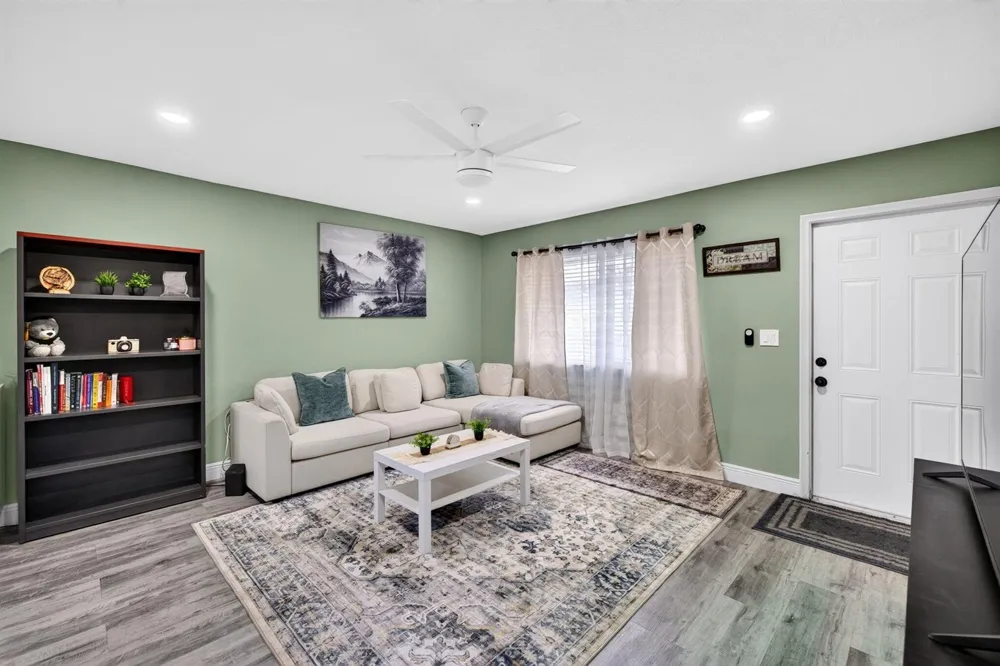 2333 NW 82ND WAY NW Sunrise, FL 33322