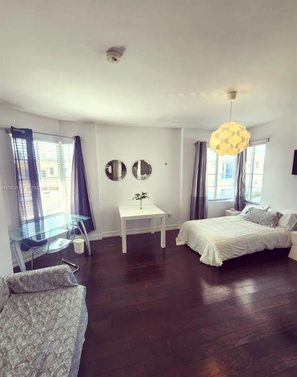 621 11th St #201 Miami Beach, FL 33139