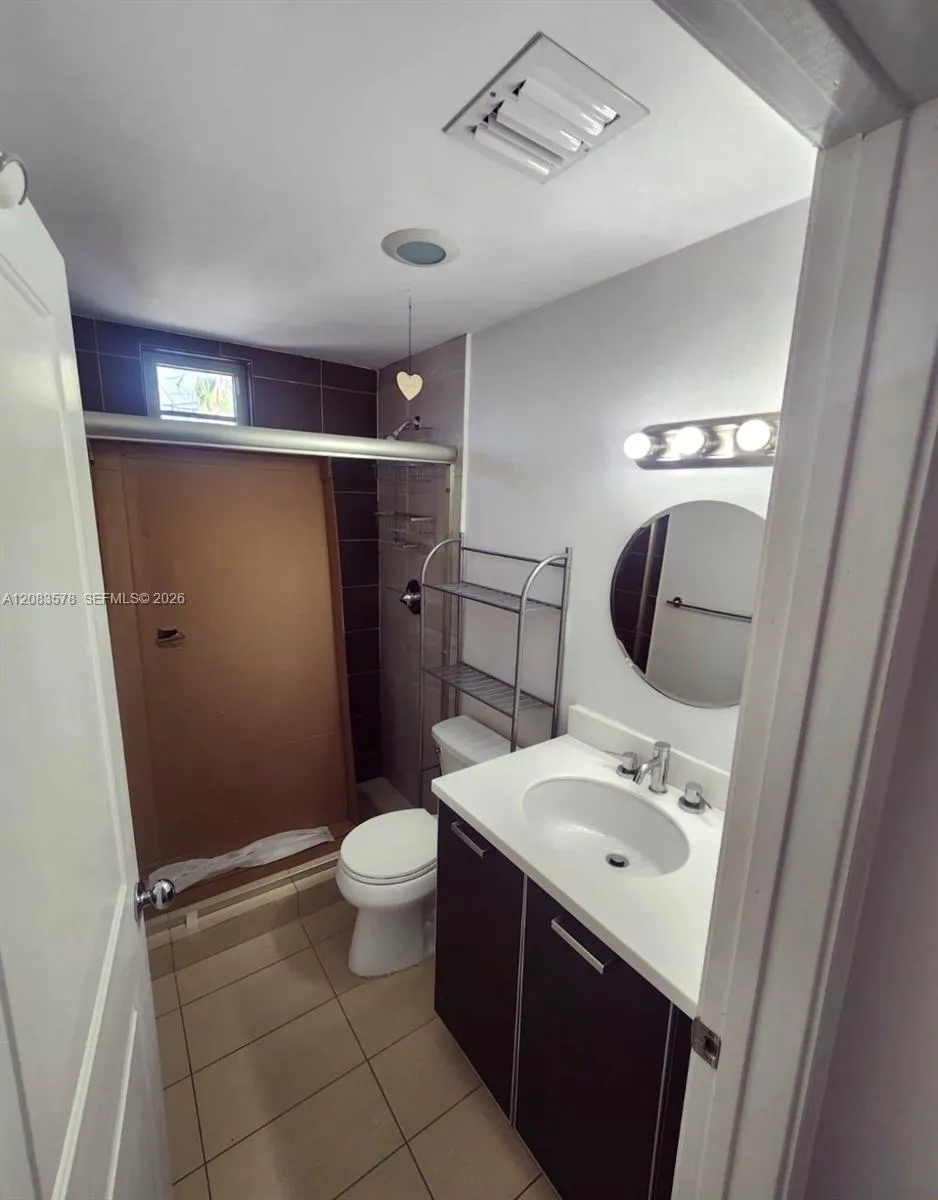 621 11th St #201 Miami Beach, FL 33139