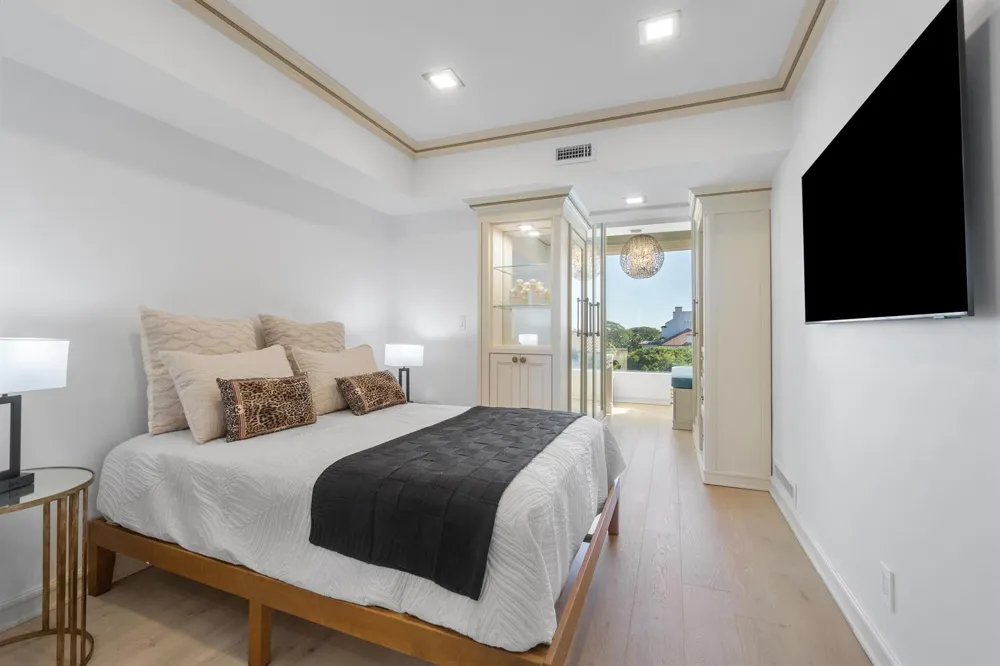 44 COCOANUT Row #526B Palm Beach, FL 33480