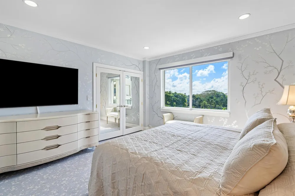 44 COCOANUT Row #526B Palm Beach, FL 33480