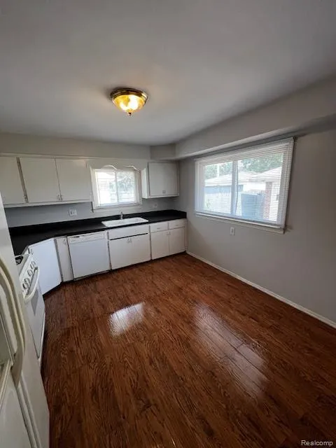 28216 JAHNS DRIVE Roseville City, MI 48066